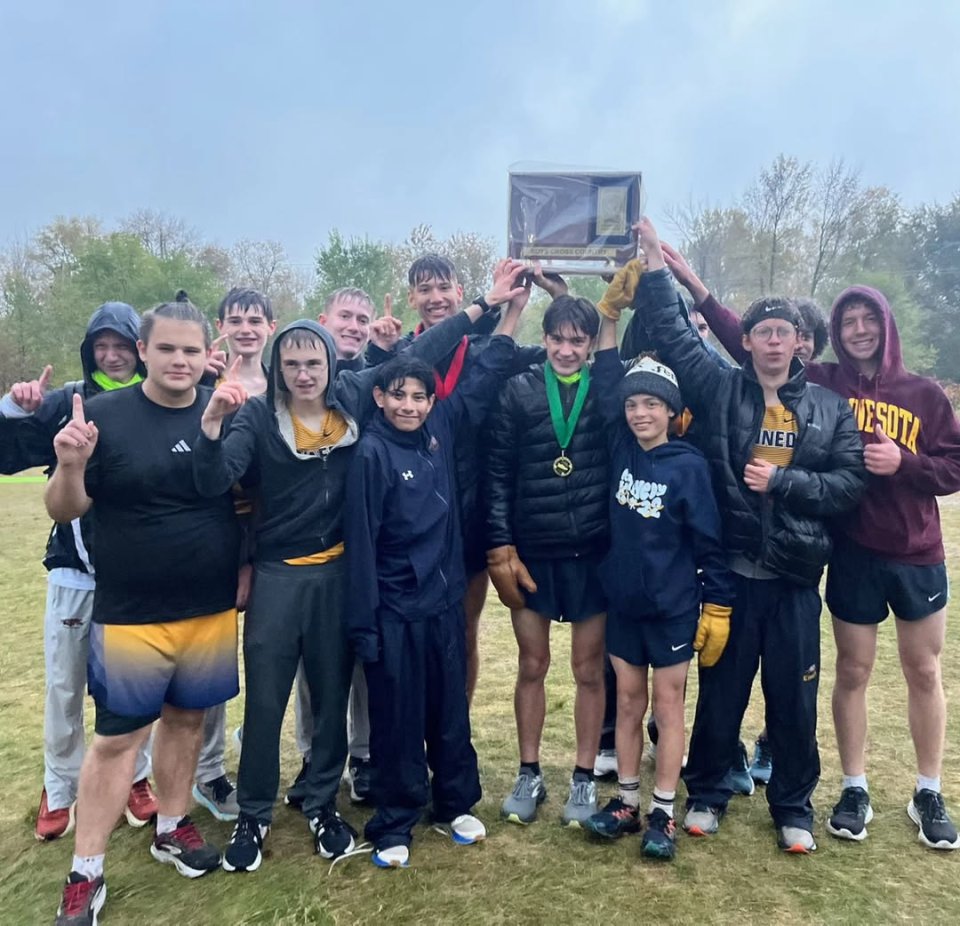 Kennedy boys repeat as Tri-Metro cross country champs, win by 32 points at Bassett Creek